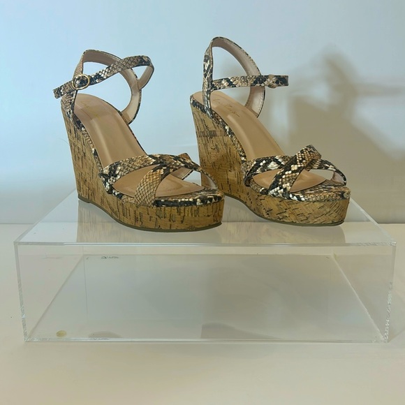 Lulu’s wedges size 7. Snakeskin print. - Picture 3 of 9